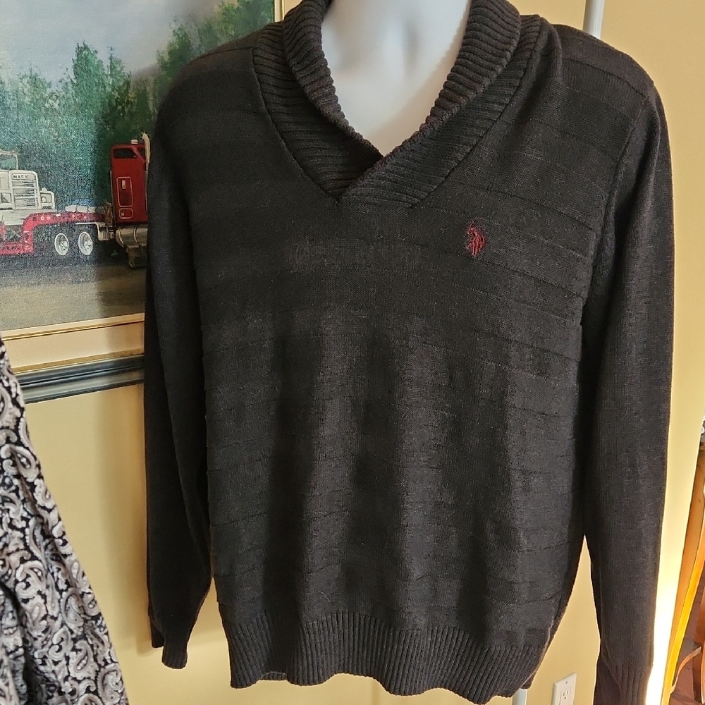 U.S. Polo Assn.  Sz Large Charcoal V-Neck Sweater
